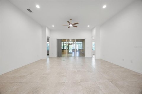 House in Poinciana, Florida 2 bedrooms, 190.73 sq.m. № 1741136 - photo 16