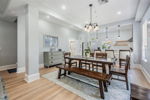 Townhouse in Tampa, Florida 3 bedrooms, 189.52 sq.m. № 1789632 - photo 10