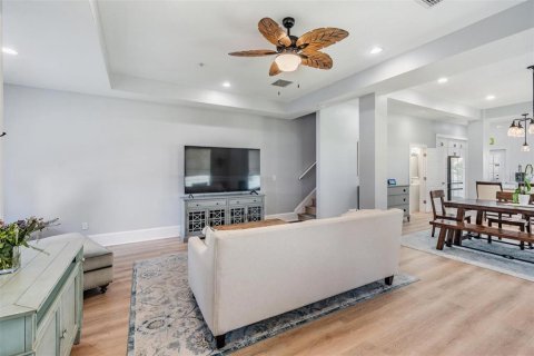 Townhouse in Tampa, Florida 3 bedrooms, 189.52 sq.m. № 1789632 - photo 14