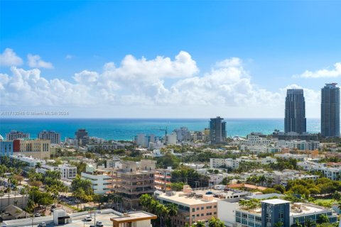 Condo in Miami Beach, Florida, 2 bedrooms  № 1466816 - photo 16