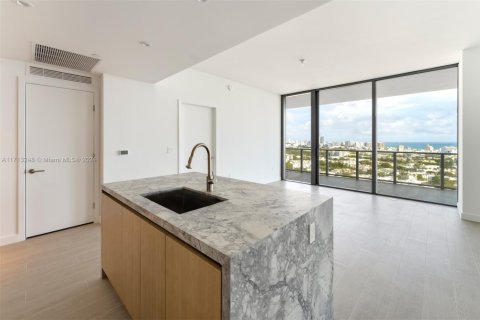 Condo in Miami Beach, Florida, 2 bedrooms  № 1466816 - photo 13