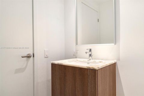 Condo in Miami Beach, Florida, 2 bedrooms  № 1466816 - photo 12
