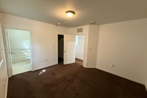 Townhouse in Florida City, Florida 3 bedrooms, 141.86 sq.m. № 2002575 - photo 18