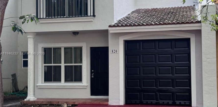 Townhouse in Florida City, Florida 3 bedrooms, 141.86 sq.m. № 2002575