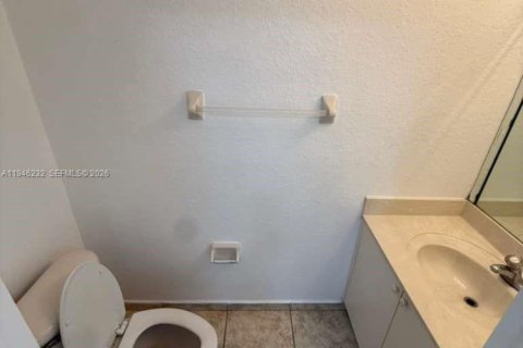 Townhouse in Florida City, Florida 3 bedrooms, 141.86 sq.m. № 2002575 - photo 11