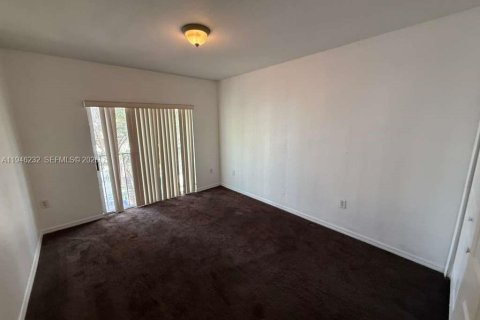 Townhouse in Florida City, Florida 3 bedrooms, 141.86 sq.m. № 2002575 - photo 19