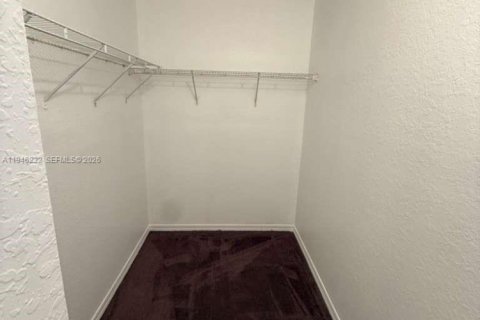 Townhouse in Florida City, Florida 3 bedrooms, 141.86 sq.m. № 2002575 - photo 20