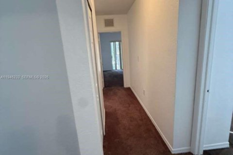 Townhouse in Florida City, Florida 3 bedrooms, 141.86 sq.m. № 2002575 - photo 14