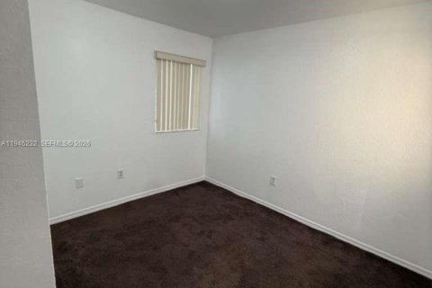 Townhouse in Florida City, Florida 3 bedrooms, 141.86 sq.m. № 2002575 - photo 15