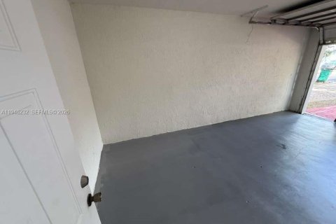 Townhouse in Florida City, Florida 3 bedrooms, 141.86 sq.m. № 2002575 - photo 22