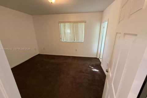 Townhouse in Florida City, Florida 3 bedrooms, 141.86 sq.m. № 2002575 - photo 21