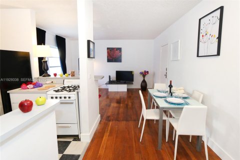 Commercial property in Miami Beach, Florida 1348.76 sq.m. № 1987612 - photo 5