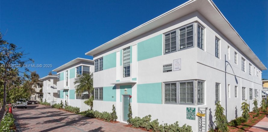 Commercial property in Miami Beach, Florida 1348.76 sq.m. № 1987612