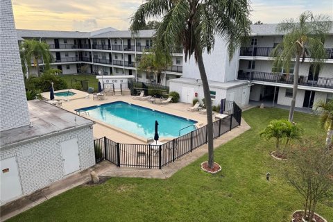 Copropriété à vendre à Saint Petersburg, Floride: 1 chambre, 59.46 m2 № 2369073 - photo 4