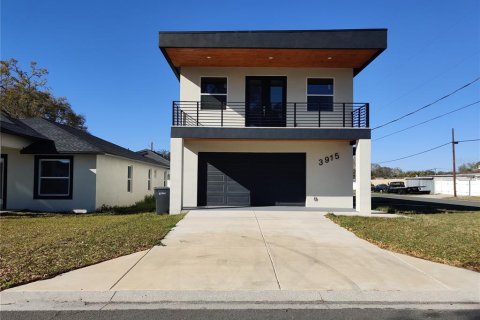 House in Tampa, Florida 4 bedrooms, 211.45 sq.m. № 2138108