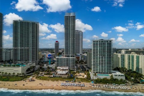 Copropriété à vendre à Hollywood, Floride: 2 chambres, 104.89 m2 № 1709130 - photo 30