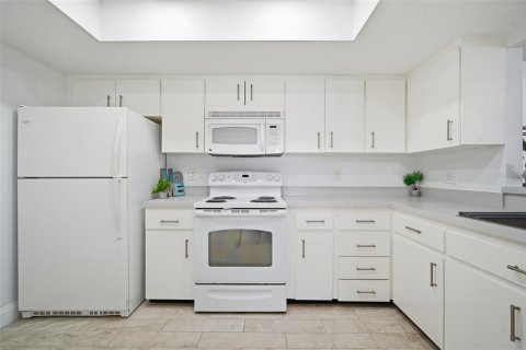 Townhouse in Seminole, Florida 3 bedrooms, 171.4 sq.m. № 2123603 - photo 15