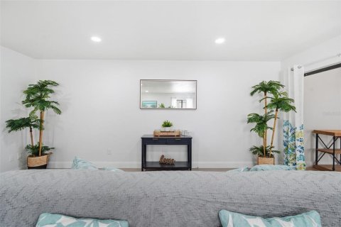 Townhouse in Seminole, Florida 3 bedrooms, 171.4 sq.m. № 2123603 - photo 11