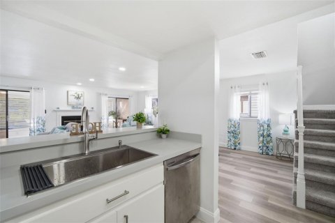 Townhouse in Seminole, Florida 3 bedrooms, 171.4 sq.m. № 2123603 - photo 18
