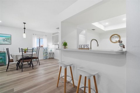 Townhouse in Seminole, Florida 3 bedrooms, 171.4 sq.m. № 2123603 - photo 19