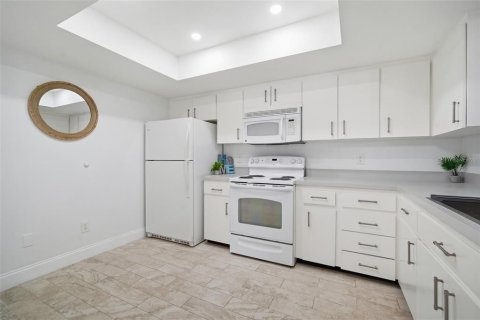 Townhouse in Seminole, Florida 3 bedrooms, 171.4 sq.m. № 2123603 - photo 14