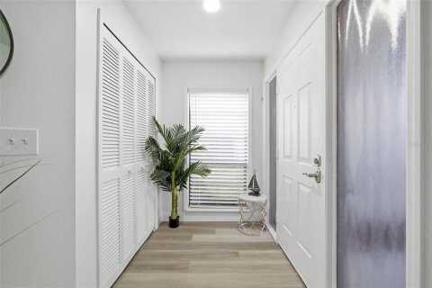 Townhouse in Seminole, Florida 3 bedrooms, 171.4 sq.m. № 2123603 - photo 2