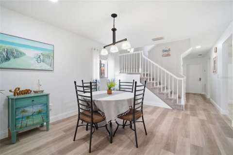 Townhouse in Seminole, Florida 3 bedrooms, 171.4 sq.m. № 2123603 - photo 6