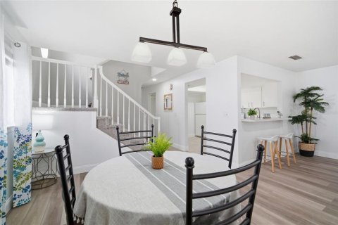 Townhouse in Seminole, Florida 3 bedrooms, 171.4 sq.m. № 2123603 - photo 7