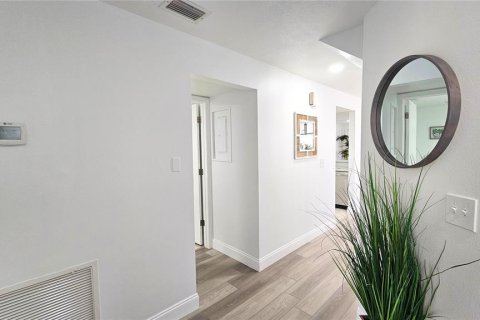 Townhouse in Seminole, Florida 3 bedrooms, 171.4 sq.m. № 2123603 - photo 3