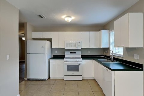 House in Sarasota, Florida 3 bedrooms, 103.12 sq.m. № 1911872 - photo 5
