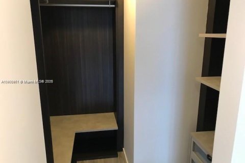 Снять в аренду кондоминиум в Майами, Флорида 1 спальня, 77.85м2, № 1952215 - фото 8