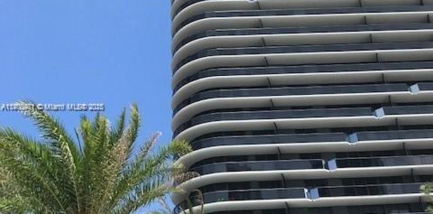 Кондоминиум с 1 спальней в Майами, Флорида № 1952215