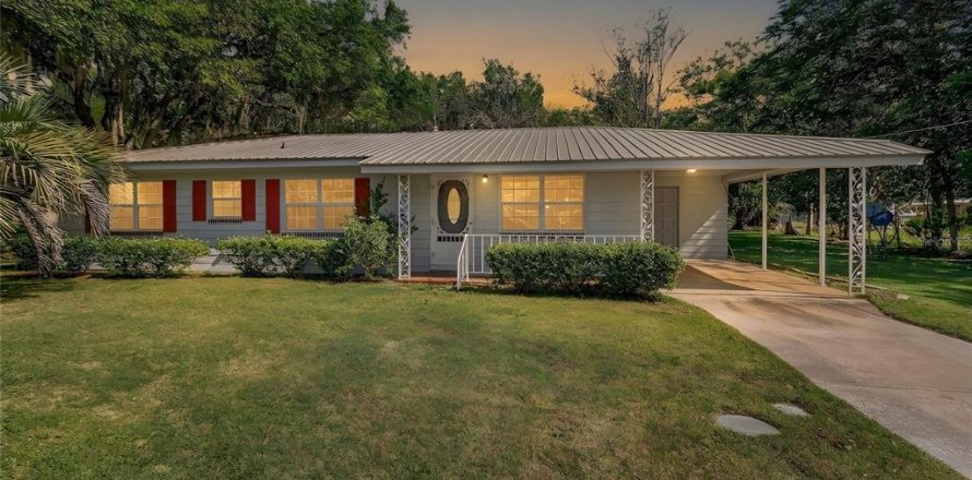 House in Williston, Florida 3 bedrooms, 124.86 sq.m. № 2195613
