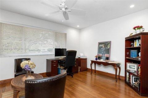 Купить виллу или дом в Корал-Гейблс, Флорида 6 спален, 275.64м2, № 1990726 - фото 12