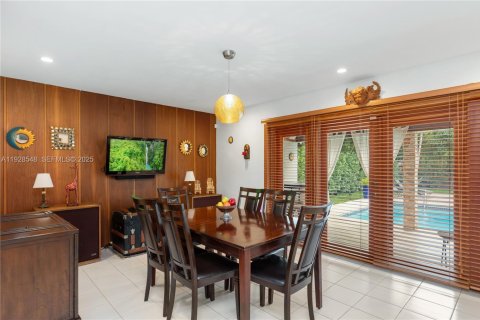 Купить виллу или дом в Корал-Гейблс, Флорида 6 спален, 275.64м2, № 1990726 - фото 14