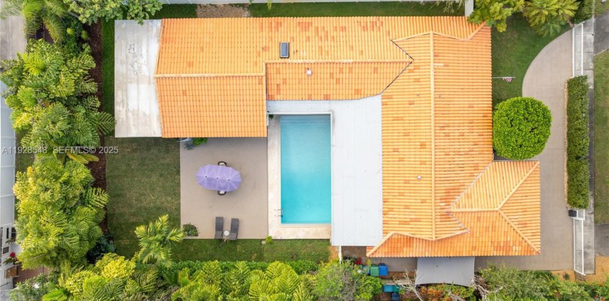 Дом в Корал-Гейблс, Флорида 6 спален, 275.64м2 № 1990726