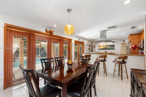 Купить виллу или дом в Корал-Гейблс, Флорида 6 спален, 275.64м2, № 1990726 - фото 17