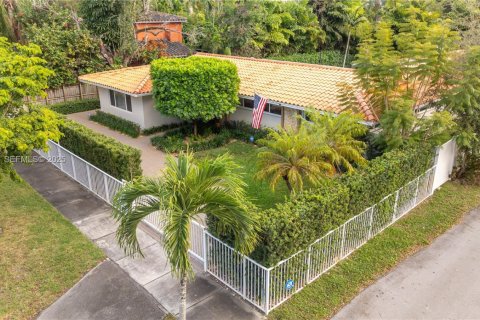 Купить виллу или дом в Корал-Гейблс, Флорида 6 спален, 275.64м2, № 1990726 - фото 3