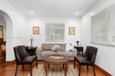 Купить виллу или дом в Корал-Гейблс, Флорида 6 спален, 275.64м2, № 1990726 - фото 11