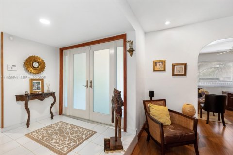 Купить виллу или дом в Корал-Гейблс, Флорида 6 спален, 275.64м2, № 1990726 - фото 8