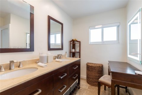 Купить виллу или дом в Корал-Гейблс, Флорида 6 спален, 275.64м2, № 1990726 - фото 30