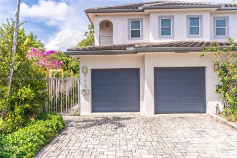 Casa en Fort Lauderdale, Florida 3 dormitorios, 248.51 m2 № 2020717