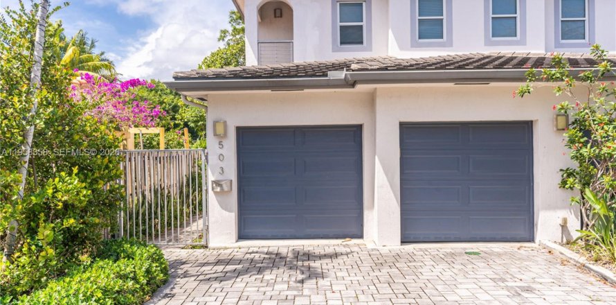 Casa en Fort Lauderdale, Florida 3 dormitorios, 248.51 m2 № 2020717