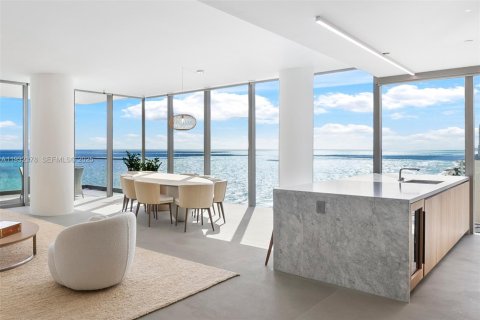 Condominio en venta en Hallandale Beach, Florida, 3 dormitorios, 270.62 m2 № 2035329 - foto 2