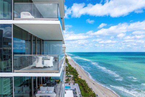 Condominio en venta en Hallandale Beach, Florida, 3 dormitorios, 270.62 m2 № 2035329 - foto 9