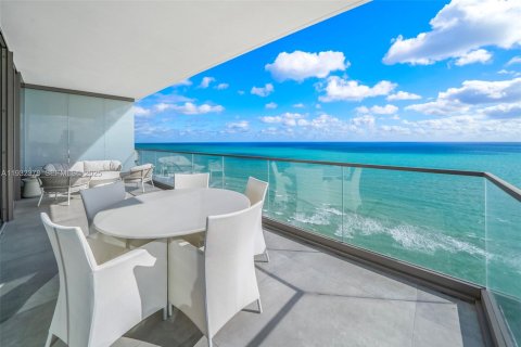 Condominio en venta en Hallandale Beach, Florida, 3 dormitorios, 270.62 m2 № 2035329 - foto 12