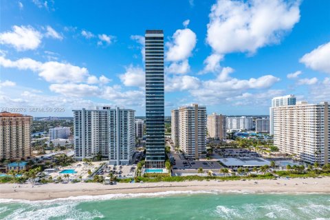 Condominio en venta en Hallandale Beach, Florida, 3 dormitorios, 270.62 m2 № 2035329 - foto 7