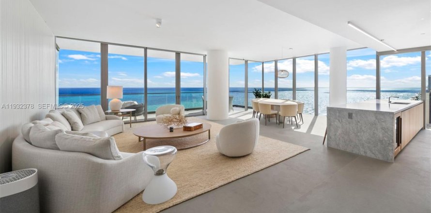 Condominio en Hallandale Beach, Florida, 3 dormitorios № 2035329