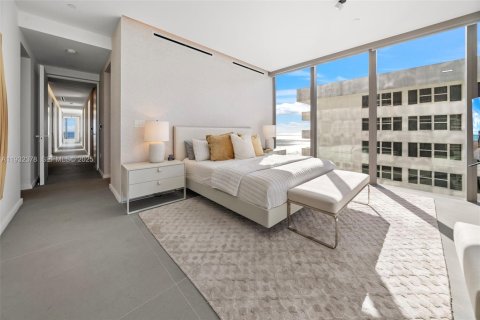 Condominio en venta en Hallandale Beach, Florida, 3 dormitorios, 270.62 m2 № 2035329 - foto 19