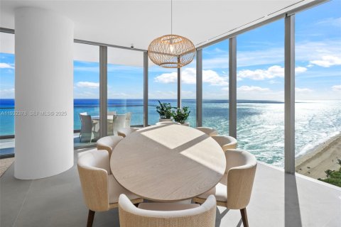 Condominio en venta en Hallandale Beach, Florida, 3 dormitorios, 270.62 m2 № 2035329 - foto 11